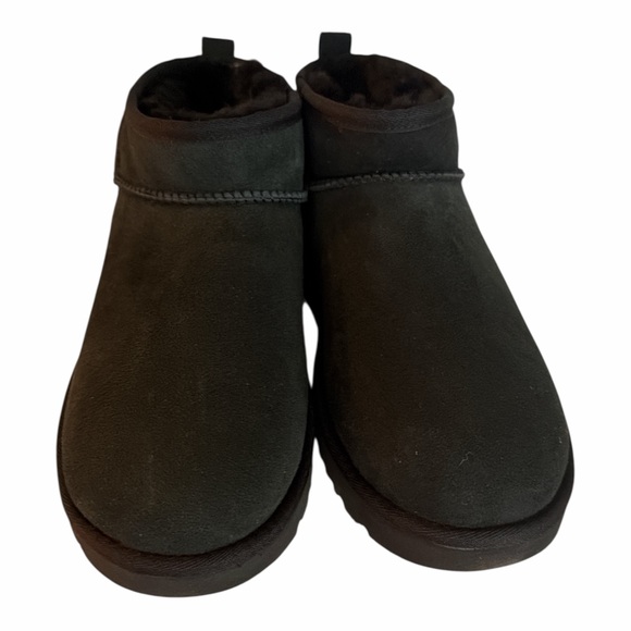 UGG Classic Ultra Mini Black Boots Women’s Size 11 NIB - Picture 4 of 9
